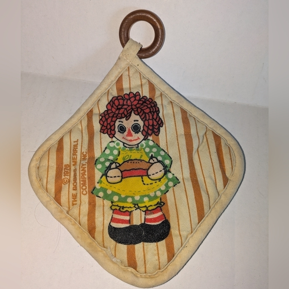 Raggedy Ann vintage 70s oven mit/pot holder.